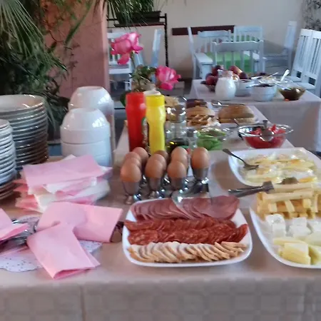 ゲストハウス Rozalia ラヴダ